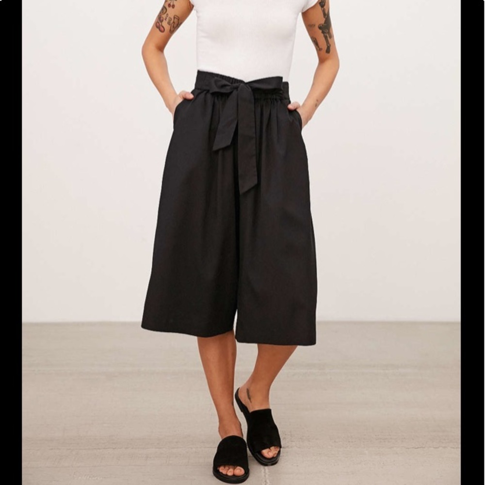 NWOT Alice x Urban Tie-Waist Culottes